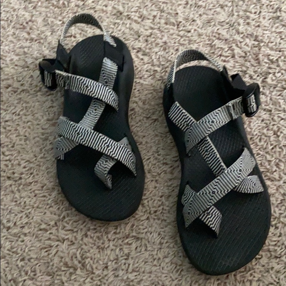 Like New Chaco Cloud Sandal with Toe Strap